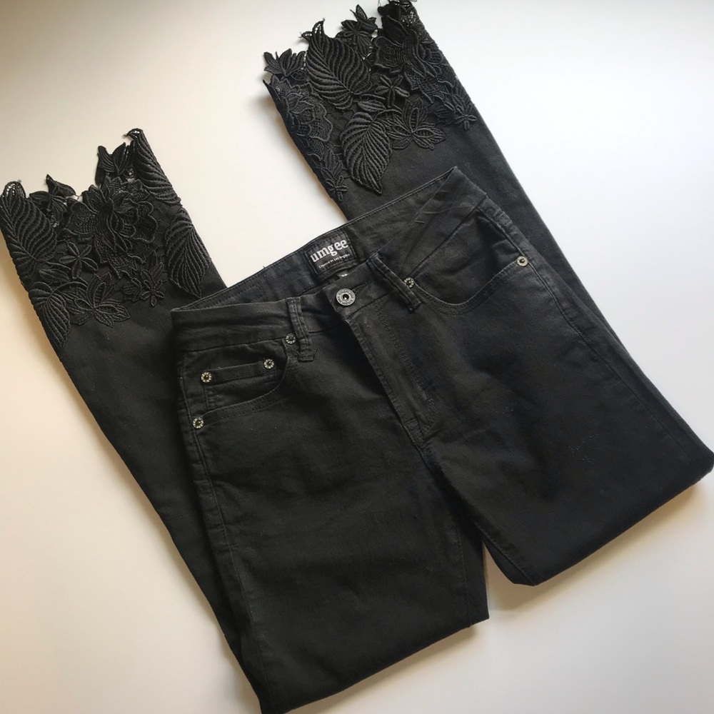 HOST PICK 🔥 NWOT Lace bottom crop jeans 26